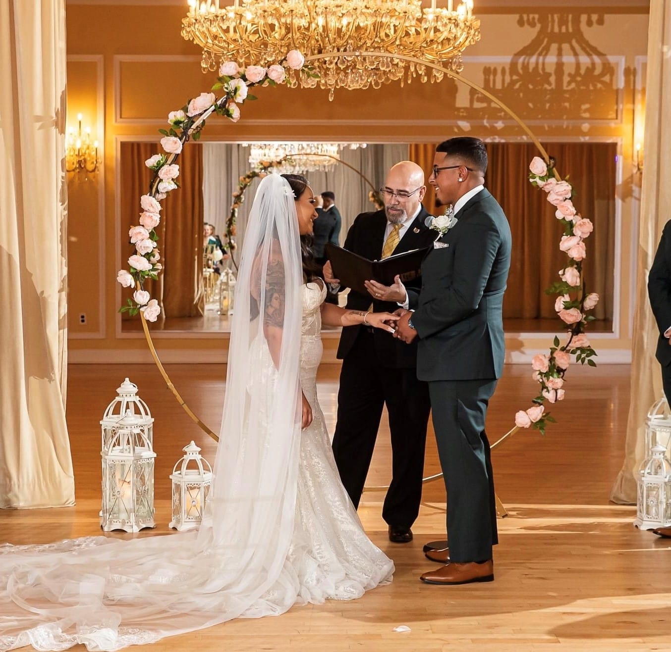 Backdrop - Gold Round Metal Arch